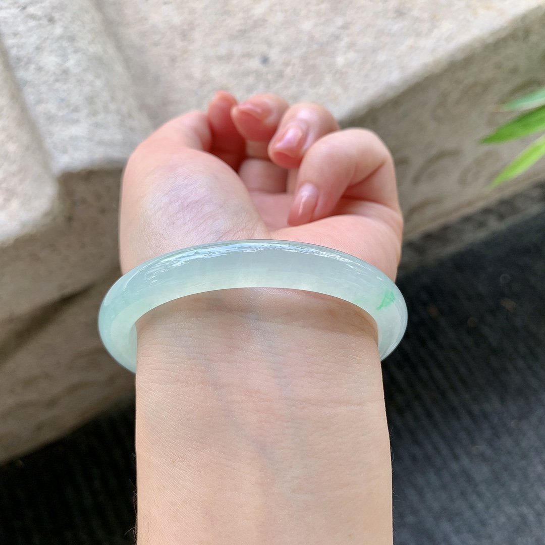 贵妃50 51，糯冰飘绿，清透，水润，种老，细腻，有絮线