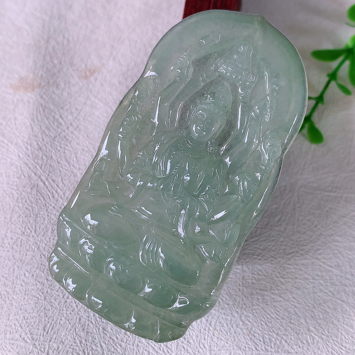 自然光实拍，冰种翡翠千手观音菩萨吊坠，赐福翡翠观音，冰透，观音庇佑守护 ， 送礼或自留佳选！#50尺