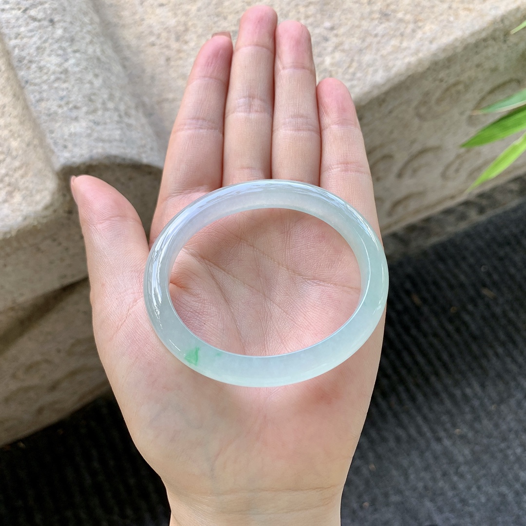 贵妃50 51，糯冰飘绿，清透，水润，种老，细腻，有絮线