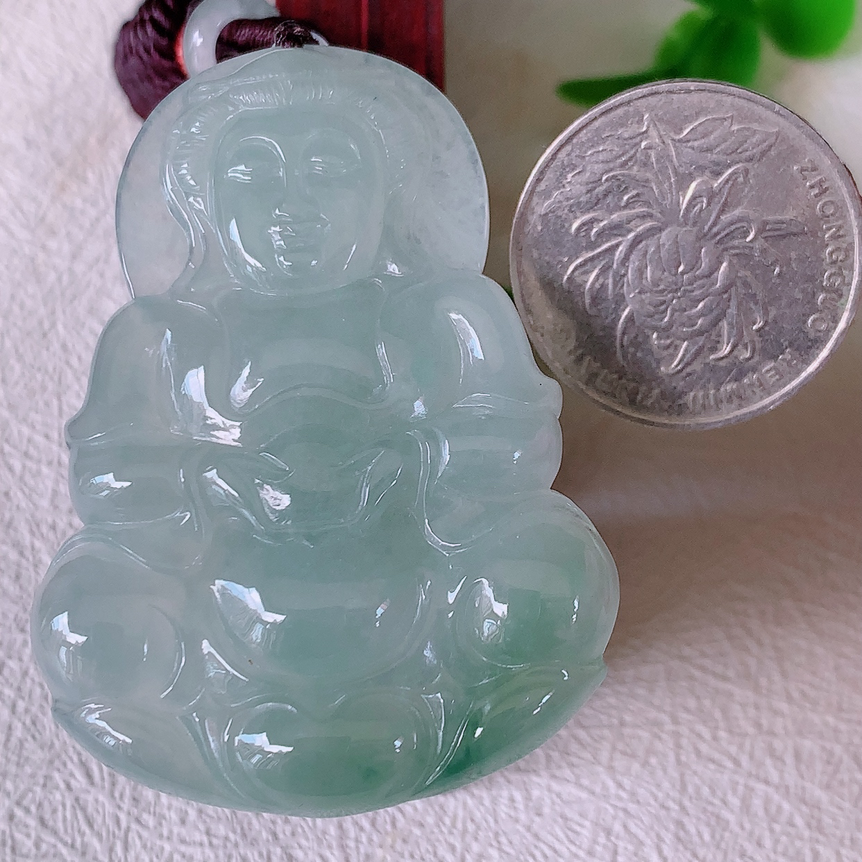 秒杀自然光实拍，冰种飘花翡翠观音菩萨吊坠，赐福正装观音，玉润通透， 慈祥端庄！#50尺寸53.2*39*6.2