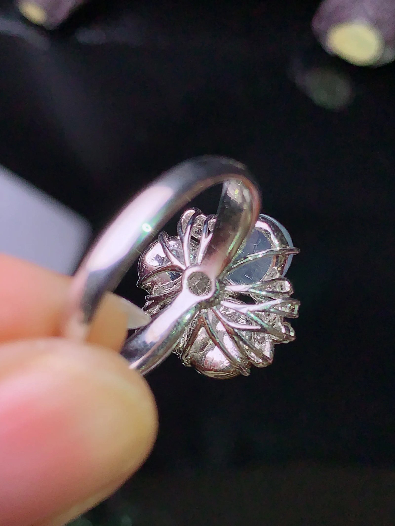 18k金钻镶嵌三色貔貅戒指 玉质细腻 色泽艳丽清新 水润亮眼 圈口13.5 整体尺寸15*14*7.6 t1