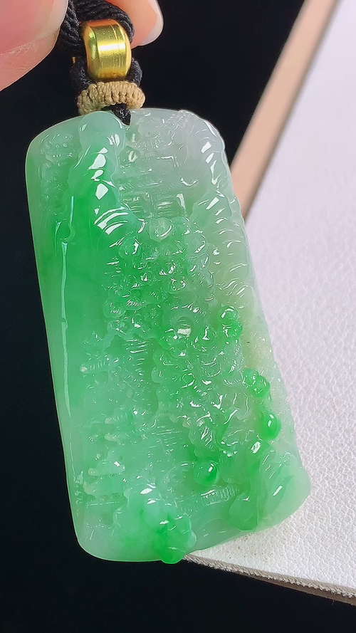 飘绿山水牌 无裂 尺寸:48.2-26.6-8.2mm 26