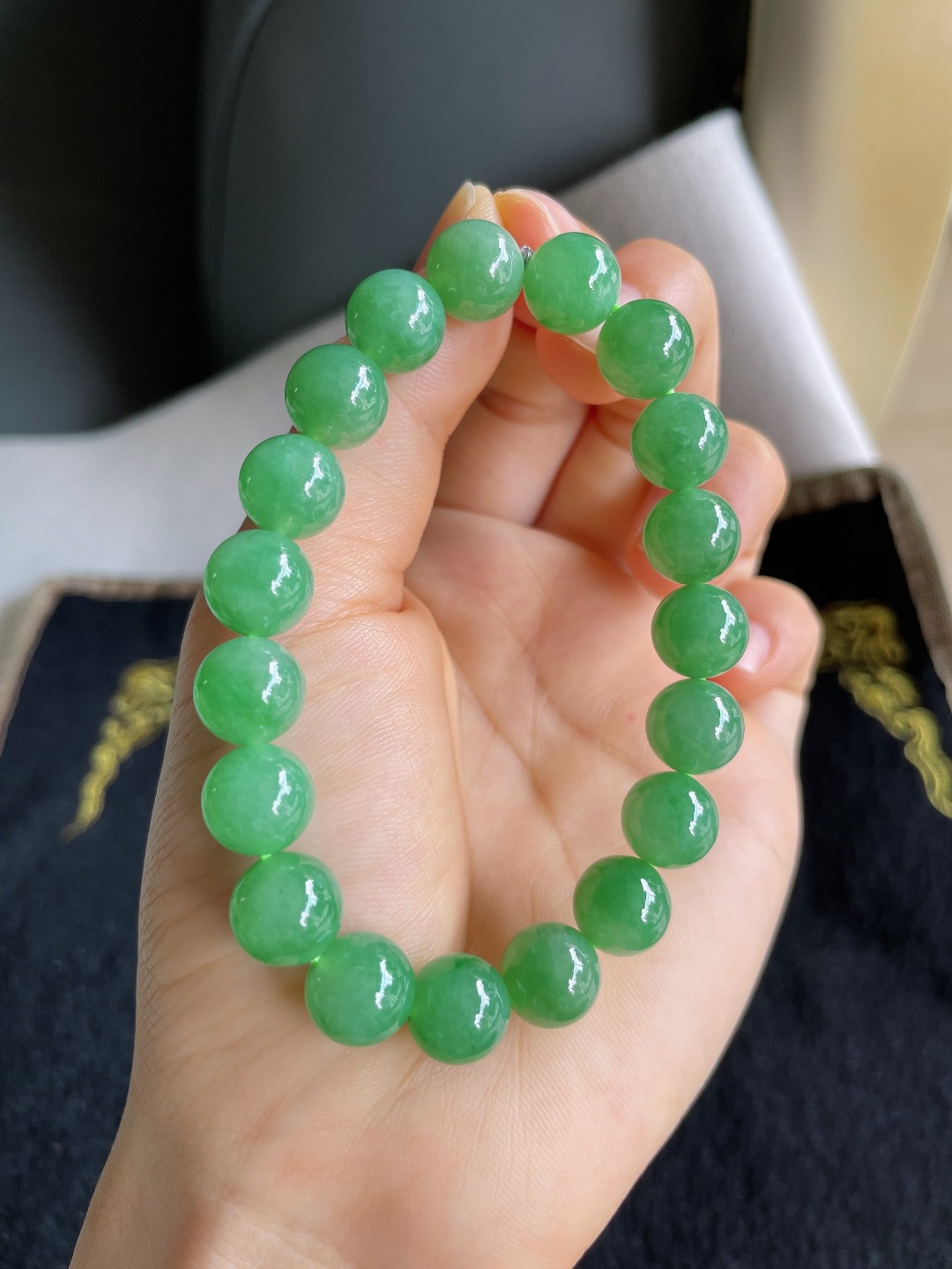 ️，缅甸天然翡翠A货，冰满绿手串，尺寸：10mm。【编3998】