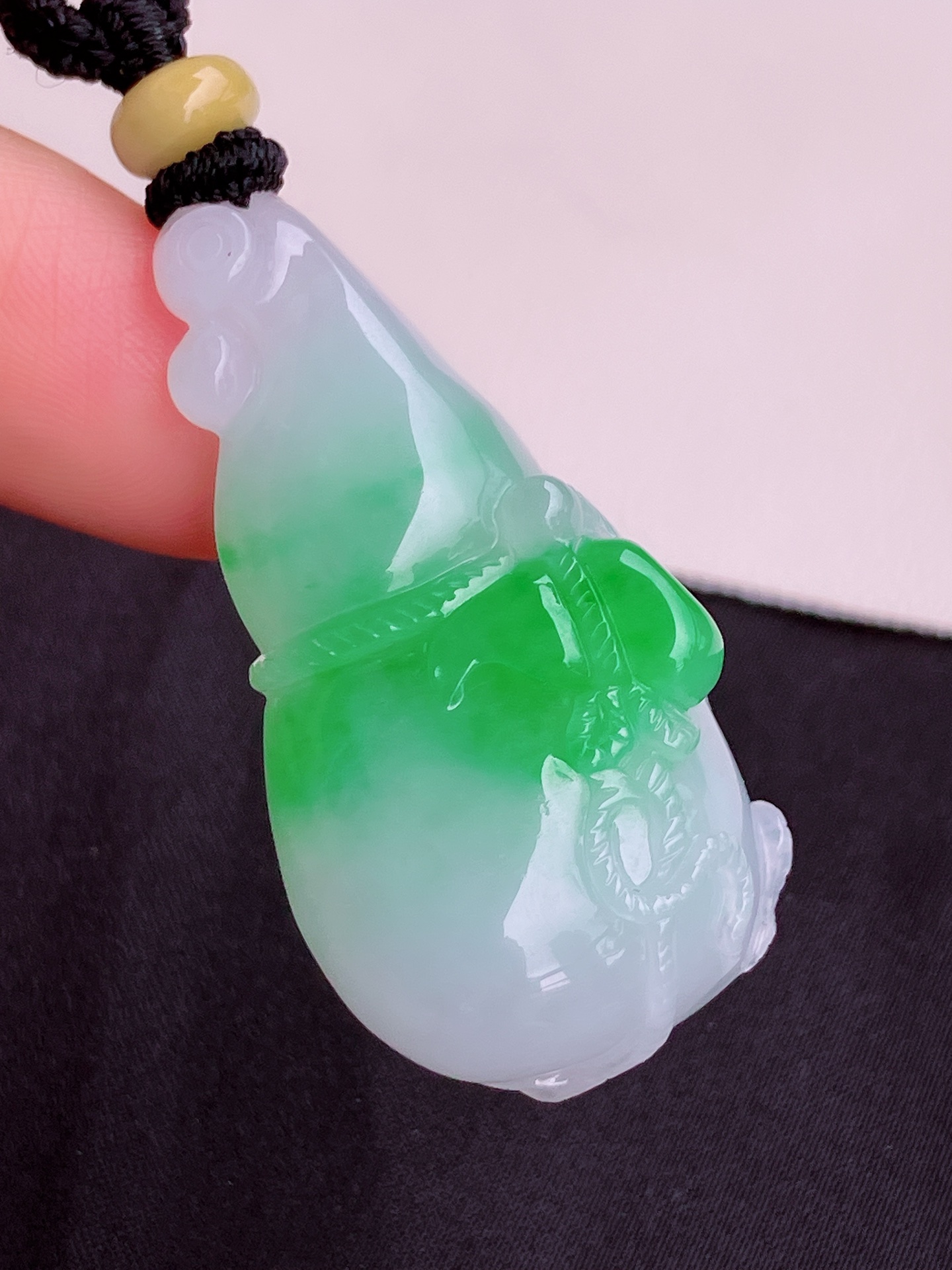 翠绿葫芦，色美清爽，尺寸43.6/23.5/16.3/自然光实拍