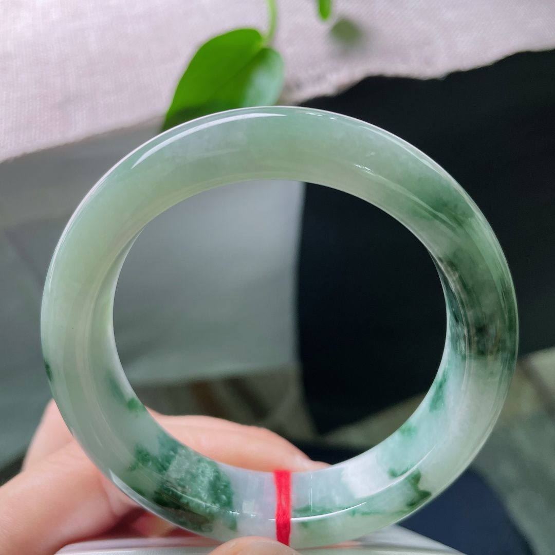 55.8/13.9/8.8，飘花正圈，厚装大气，水润，水墨入玉，浮生清欢。无裂，ss51348a