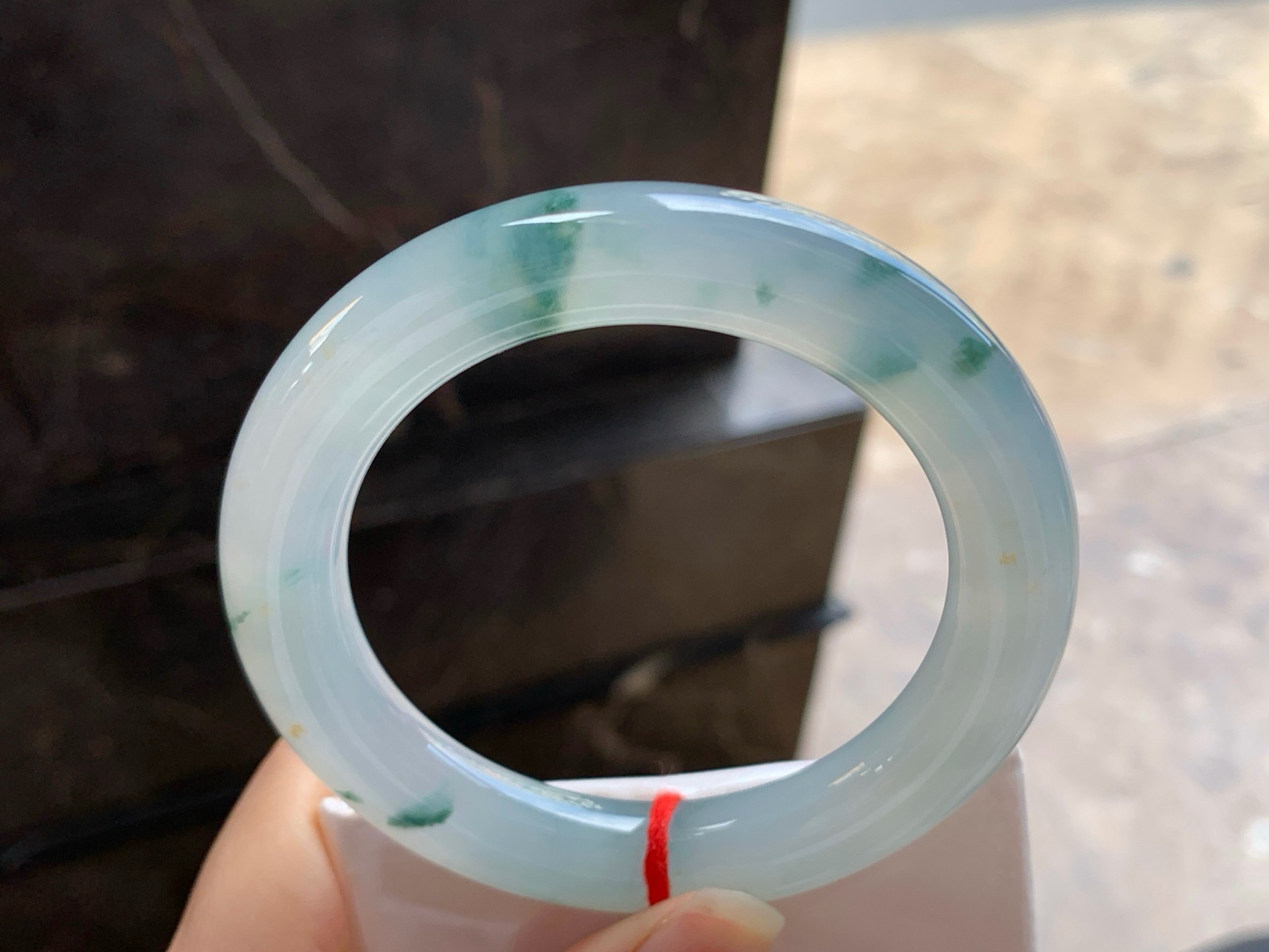 55.5-11
冰蓝花圆条手镯^_^水润清新