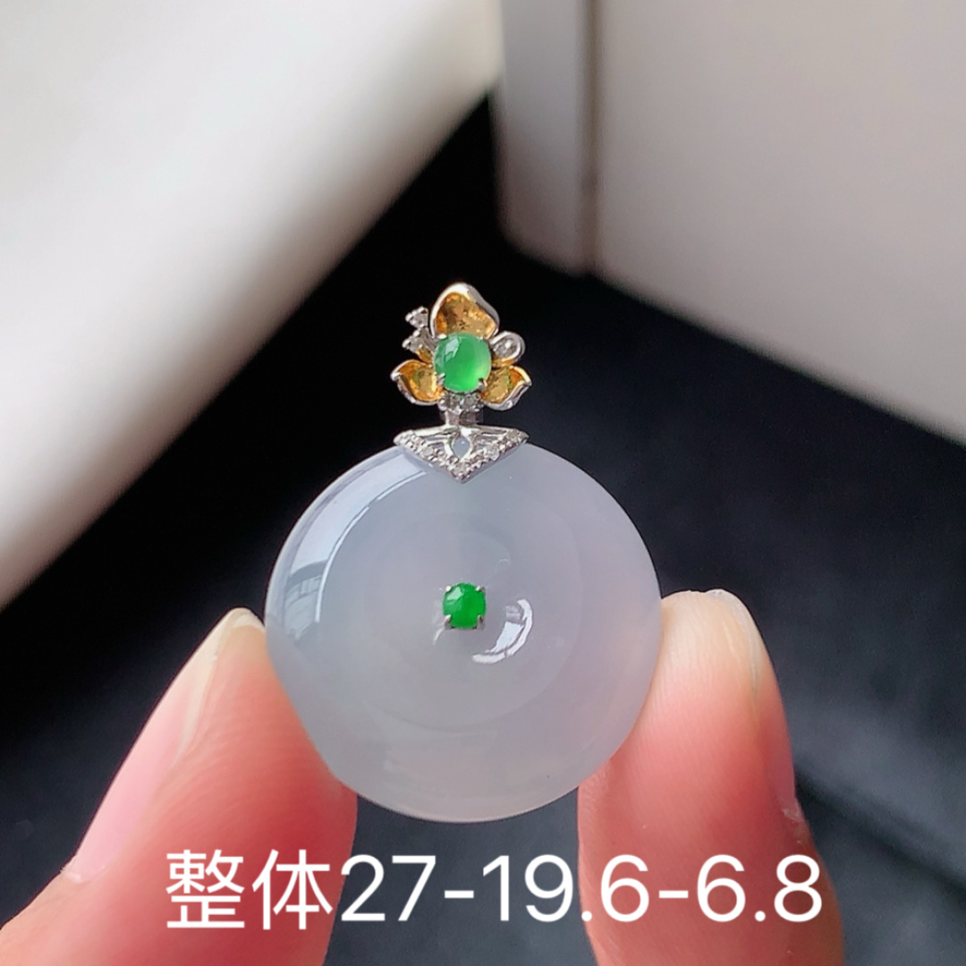 冰紫平安扣吊坠。品相喜悦，冰润冰胶，花色灵动，佩戴优雅灵气 货号25528，27-19.6-6.8