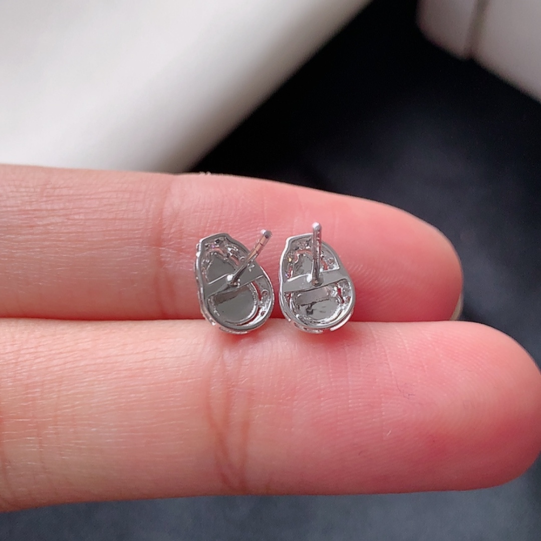 冰阳绿葫芦耳钉 莹莹青翠，种老细腻水润，佩戴优雅时尚 货号26528，6.3-4.1-1.2