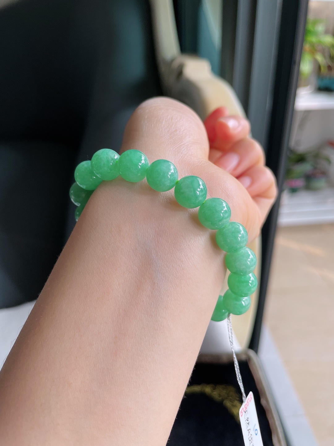 天然翡翠A货，冰满绿手串，尺寸：10mm。【编3895】