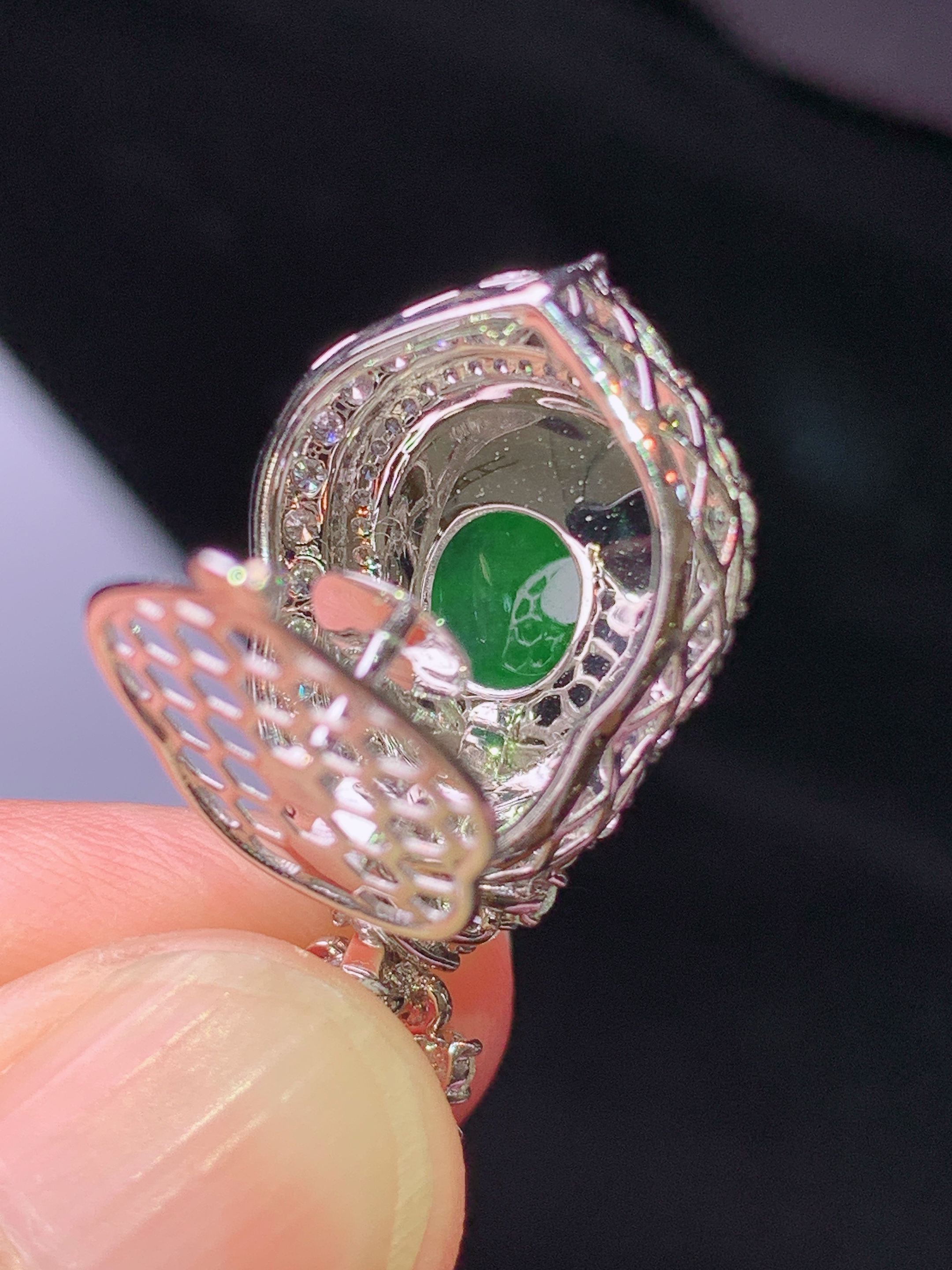 18k金钻镶嵌冰阳绿葫芦吊坠 玉质细腻 色泽艳丽清新 水润亮眼 整体尺寸28.2*14.7*10 h1