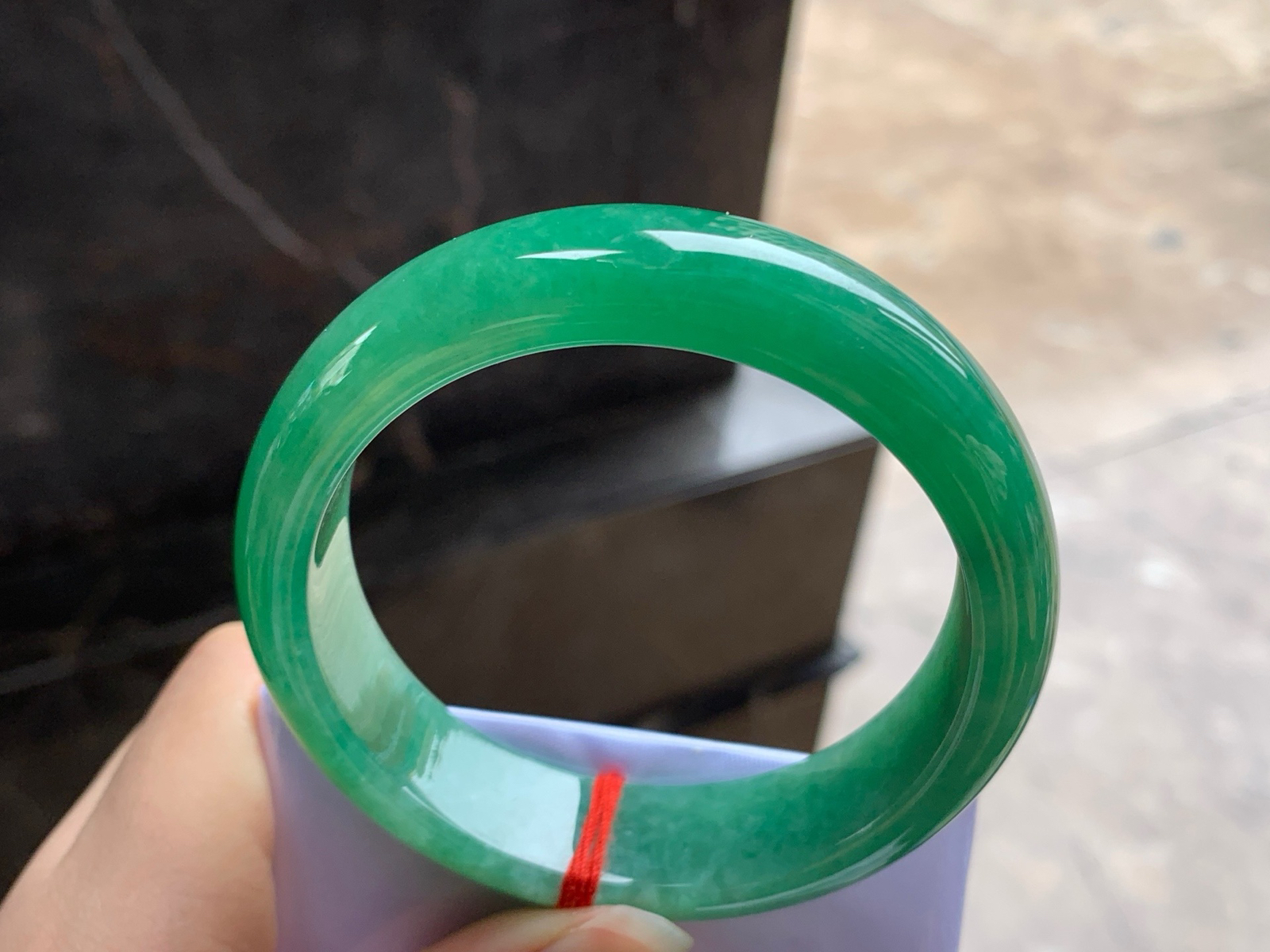 57-15.5-8.4
辣绿色宽版手镯^_^鲜艳 细腻