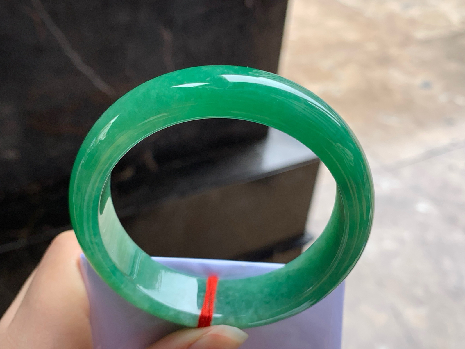 57-15.5-8.4
辣绿色宽版手镯^_^鲜艳 细腻
