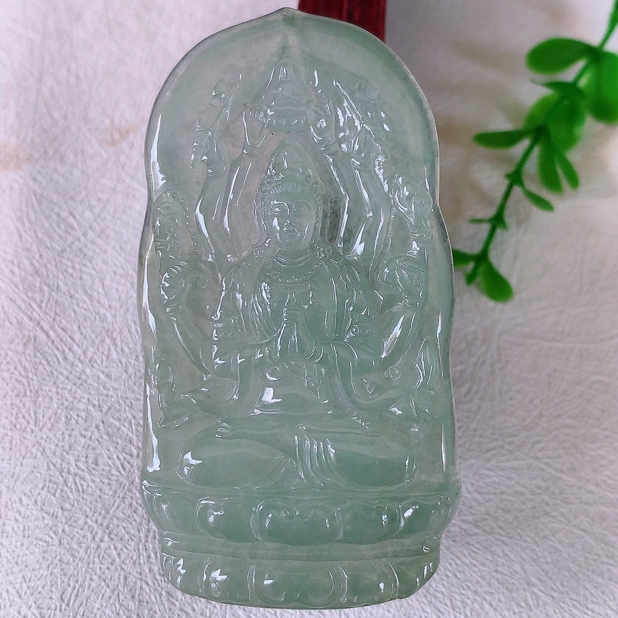 自然光实拍，冰种翡翠千手观音菩萨吊坠，赐福翡翠观音，冰透，观音庇佑守护 ， 送礼或自留佳选！#50尺寸73.5*39*5.2