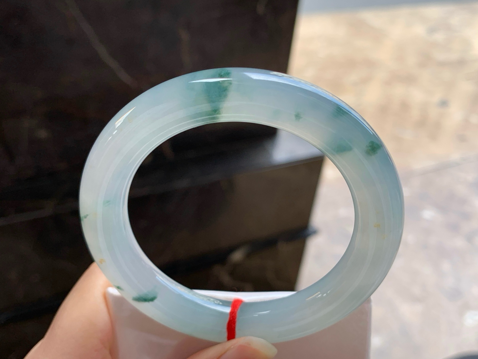 55.5-11
冰蓝花圆条手镯^_^水润清新
