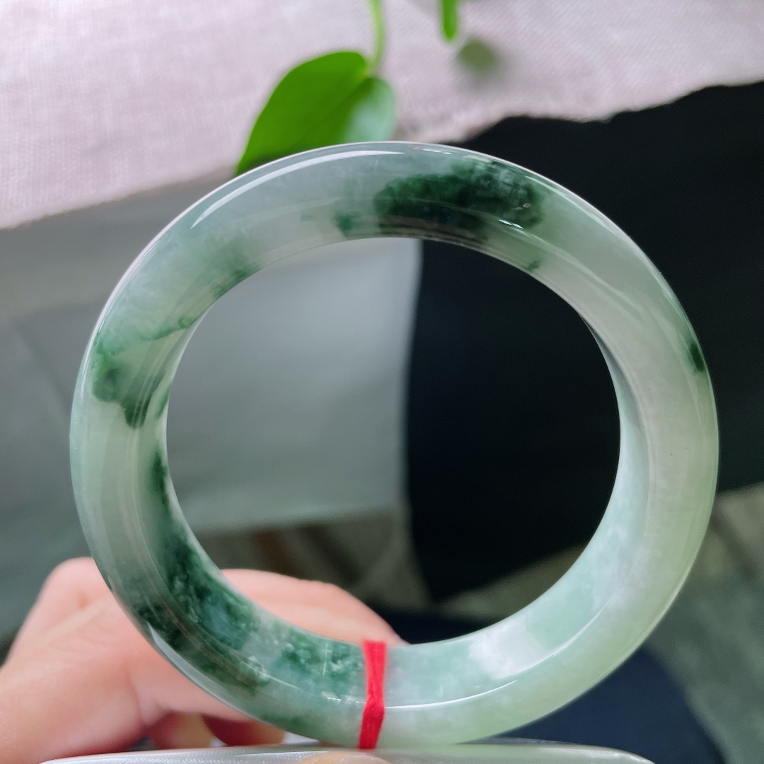55.8/13.9/8.8，飘花正圈，厚装大气，水润，水墨入玉，浮生清欢。无裂，ss51348a
