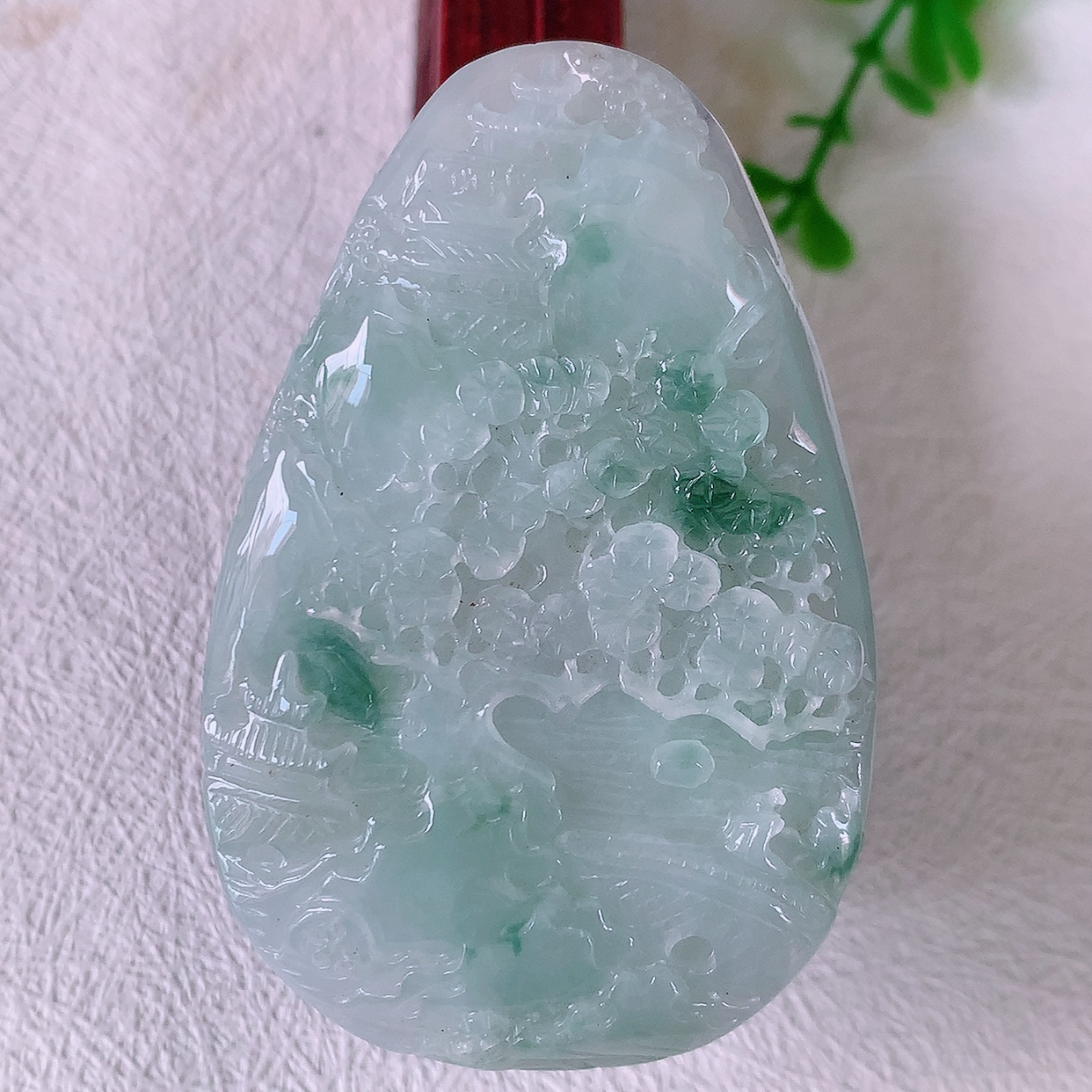 自然光实拍，冰飘花翡翠山水牌吊坠，立体生动形象，山水素材布局合理，意境感佳，佩戴上身效果更高贵 #5
