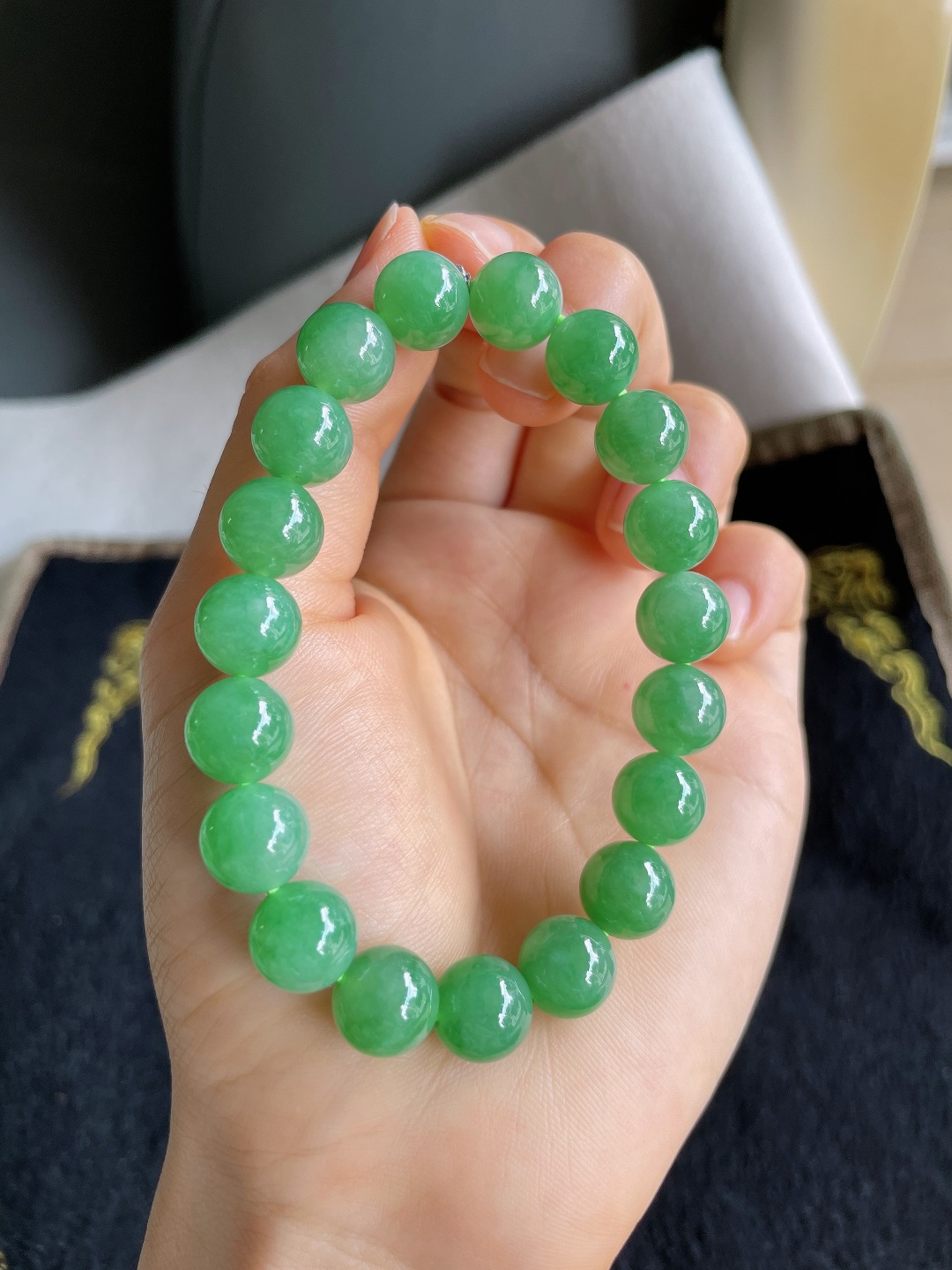 ️，缅甸天然翡翠A货，冰满绿手串，尺寸：10mm。【编3998】