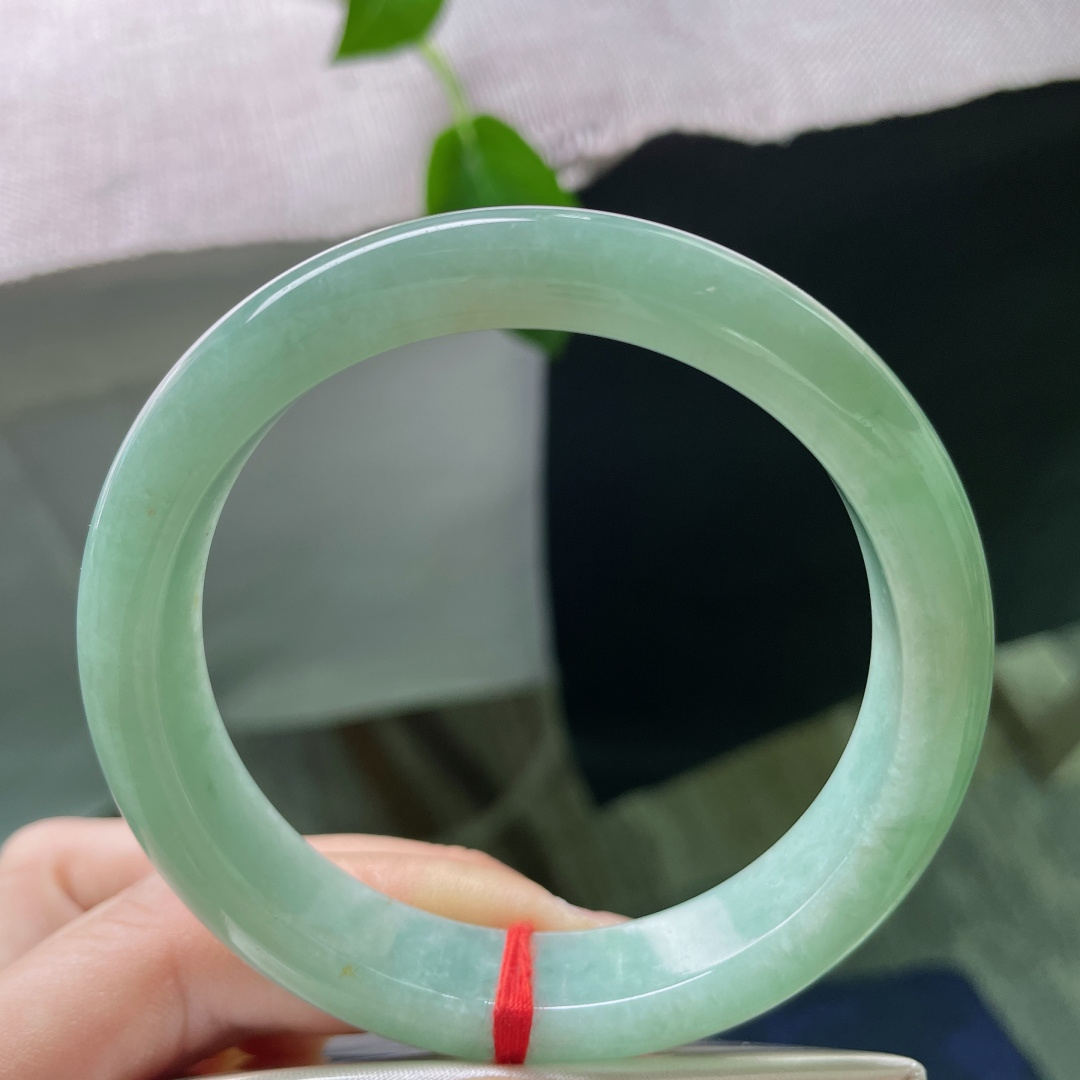 59/12.4/8.3，绿底正圈，水润，颜色分布均匀，洒金，招财进宝，无裂，ss53768a