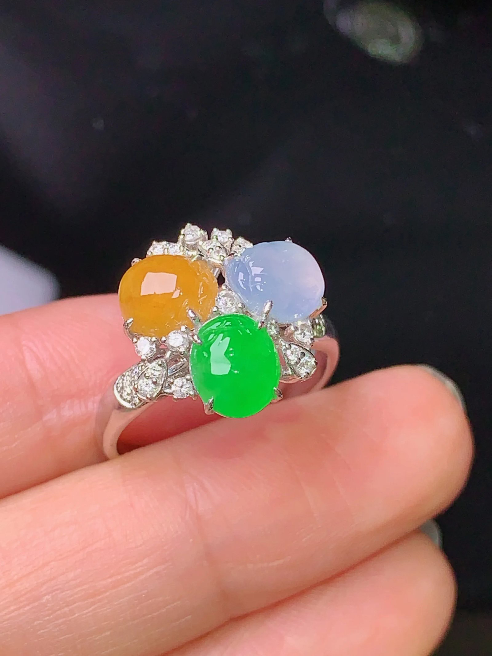 18k金钻镶嵌三色貔貅戒指 玉质细腻 色泽艳丽清新 水润亮眼 圈口13.5 整体尺寸15*14*7.