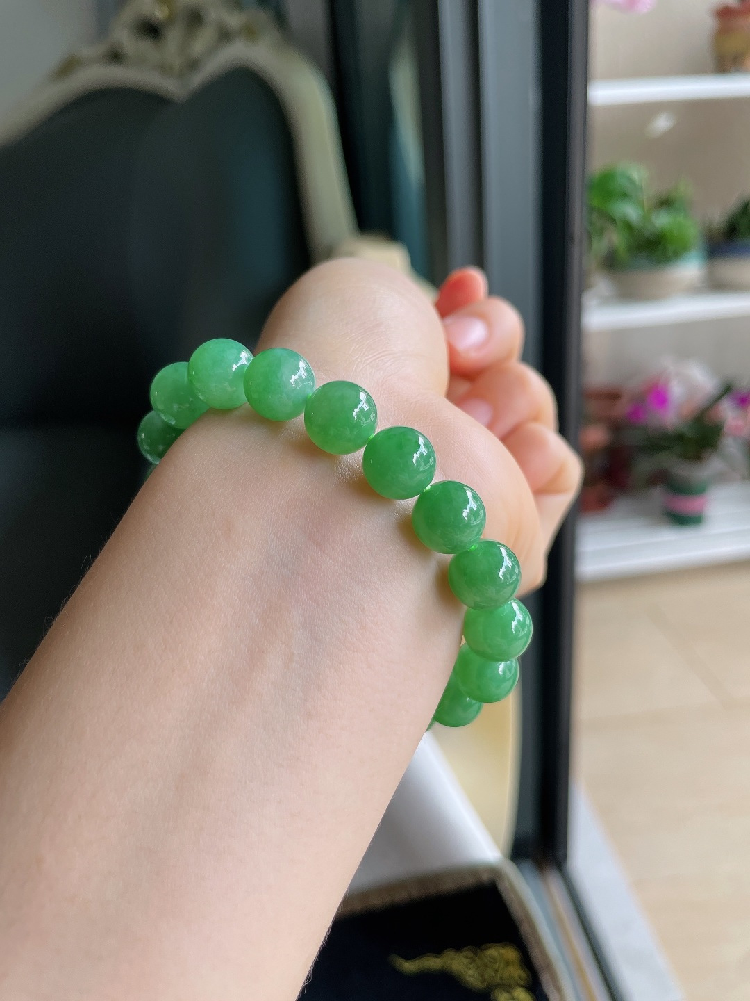 ️，缅甸天然翡翠A货，冰满绿手串，尺寸：10mm。【编3998】