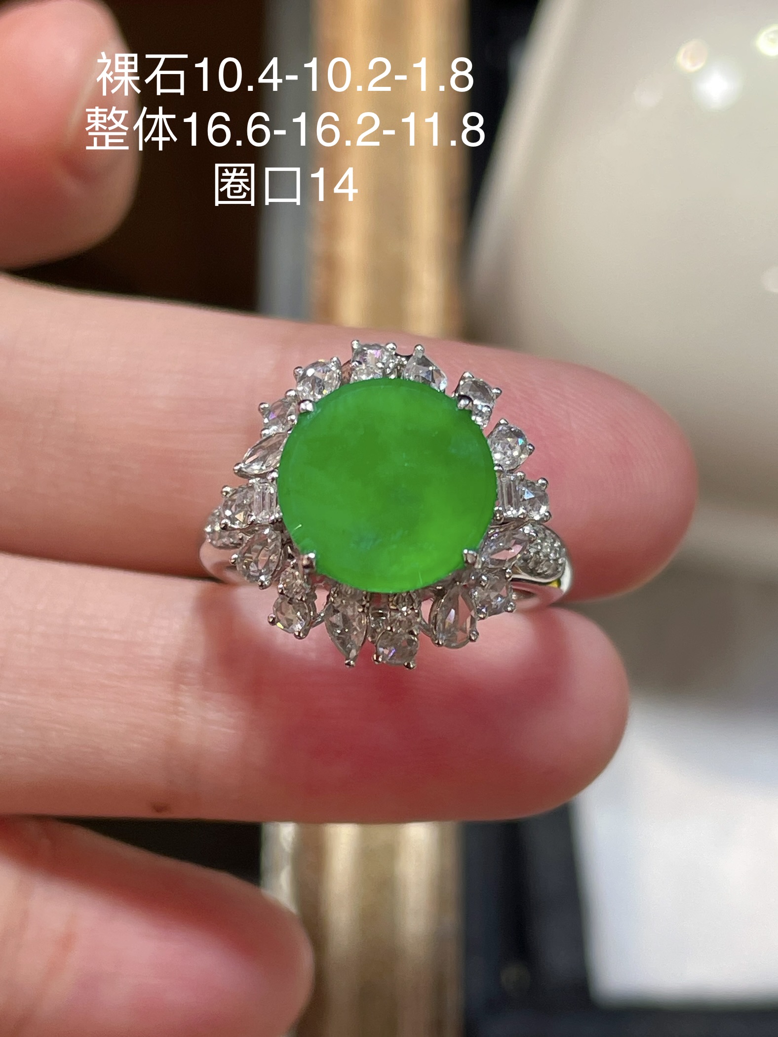 ️ 性比高 翡翠平安无事牌戒指，吊坠两用款精致好看 冰种阳绿色，满绿，料子水润，种老起光。 18k