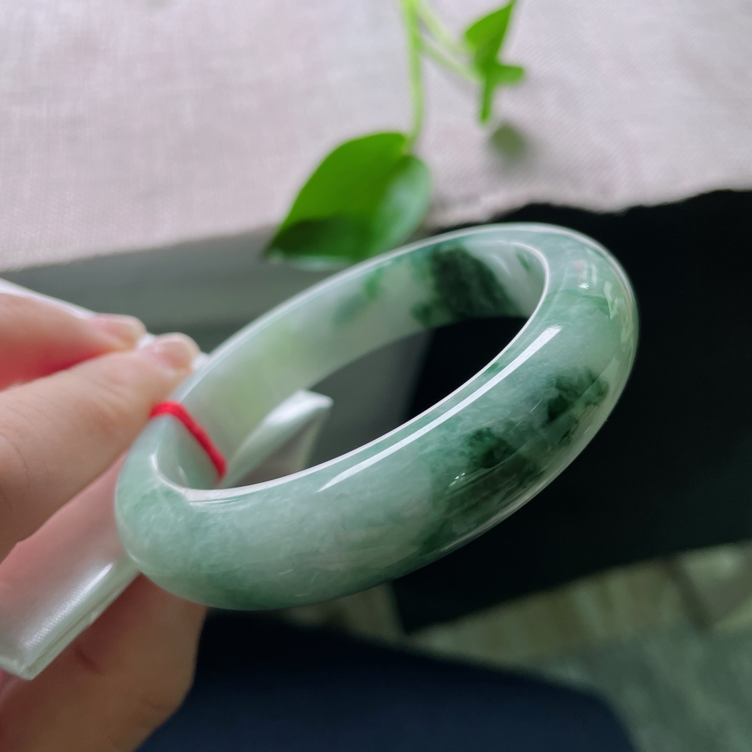 55.8/13.9/8.8，飘花正圈，厚装大气，水润，水墨入玉，浮生清欢。无裂，ss51348a