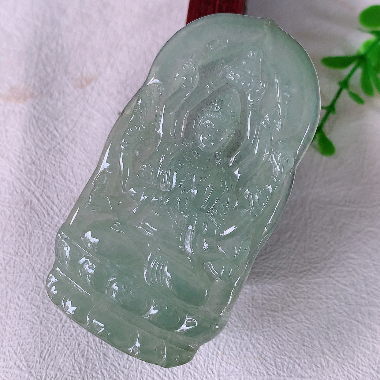 自然光实拍，冰种翡翠千手观音菩萨吊坠，赐福翡翠观音，冰透，观音庇佑守护 ， 送礼或自留佳选！#50尺寸73.5*39*5.2