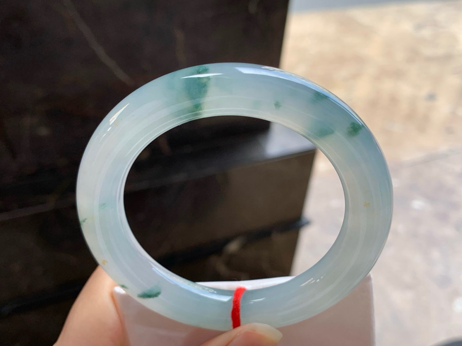 55.5-11
冰蓝花圆条手镯^_^水润清新