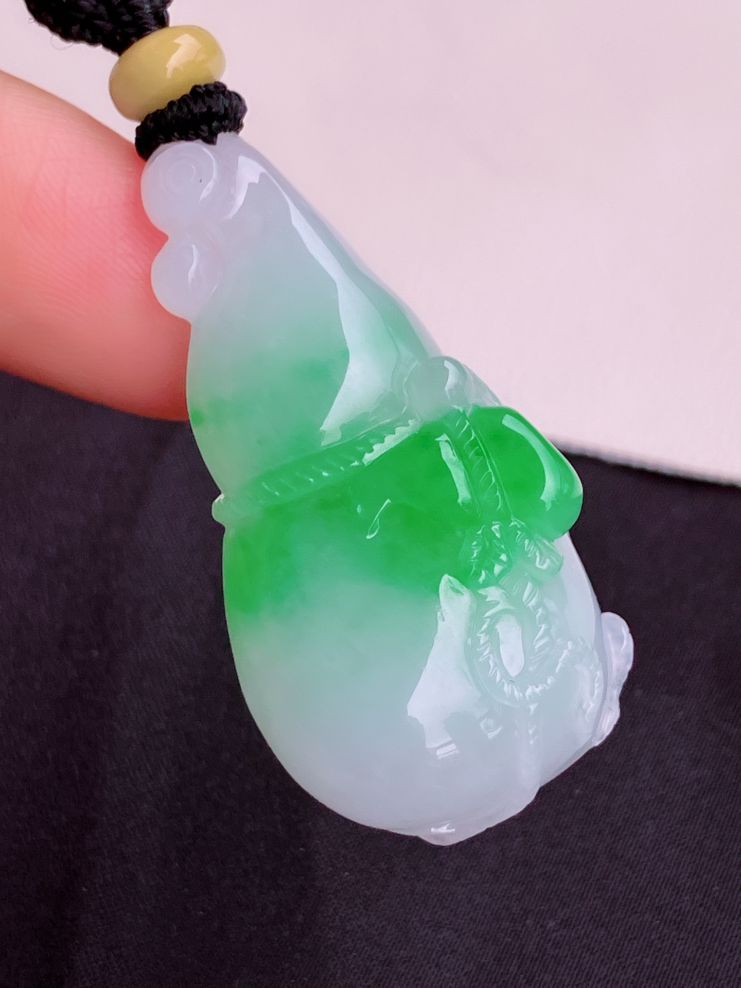 翠绿葫芦，色美清爽，尺寸43.6/23.5/16.3/自然光实拍
