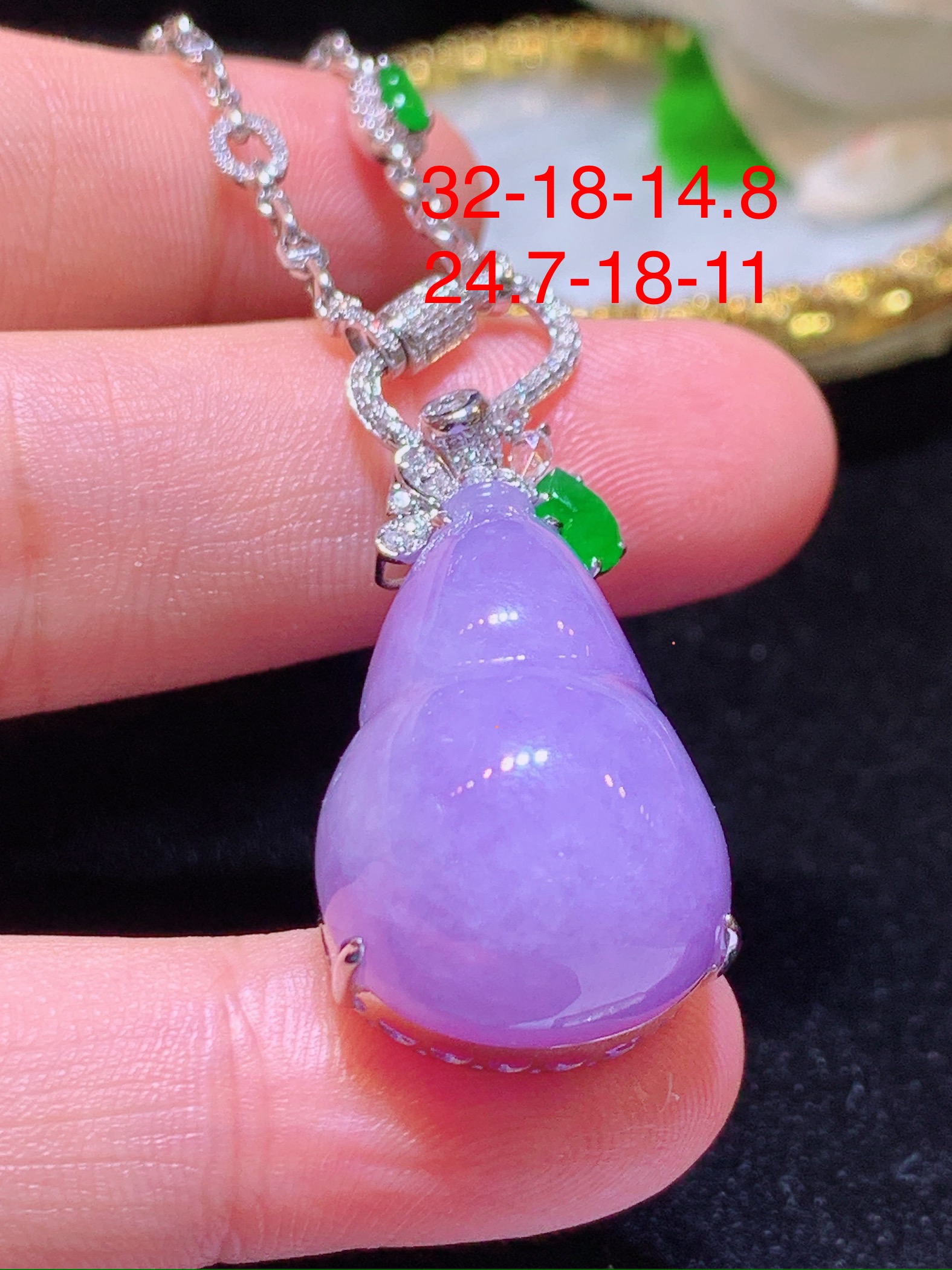翡翠A货 葫芦吊坠 18k金镶嵌，冰润细腻，佩戴效果出众，32-18-14.8