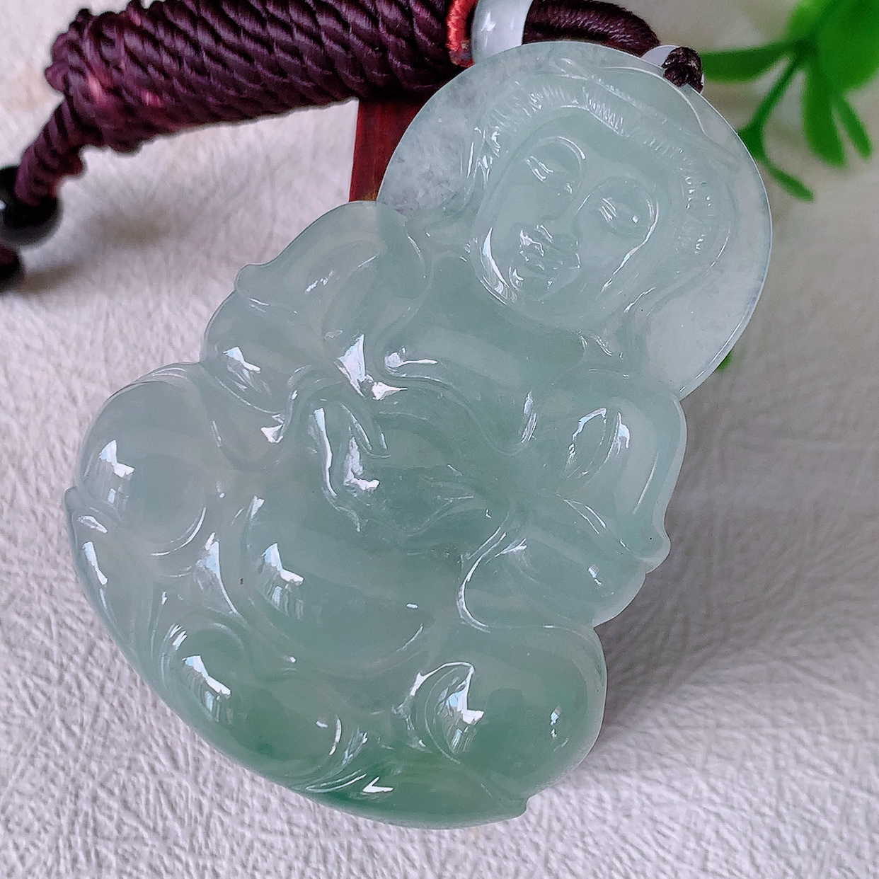 秒杀自然光实拍，冰种飘花翡翠观音菩萨吊坠，赐福正装观音，玉润通透， 慈祥端庄！#50尺寸53.2*39*6.2