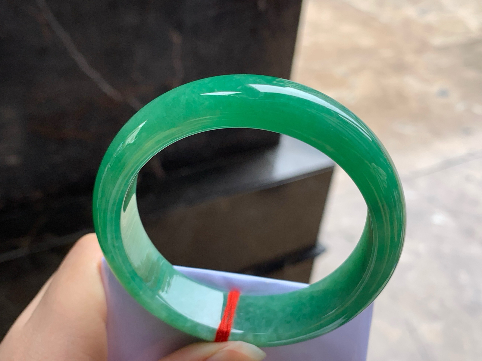 57-15.5-8.4
辣绿色宽版手镯^_^鲜艳 细腻