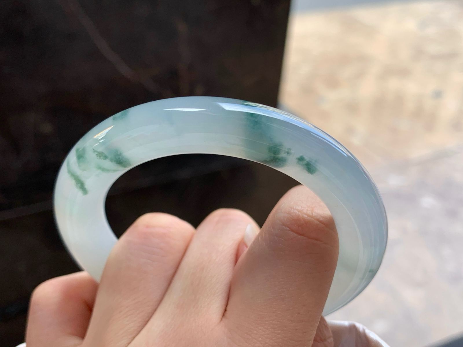55.5-11
冰蓝花圆条手镯^_^水润清新