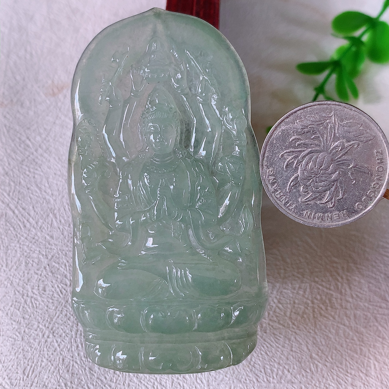自然光实拍，冰种翡翠千手观音菩萨吊坠，赐福翡翠观音，冰透，观音庇佑守护 ， 送礼或自留佳选！#50尺寸73.5*39*5.2