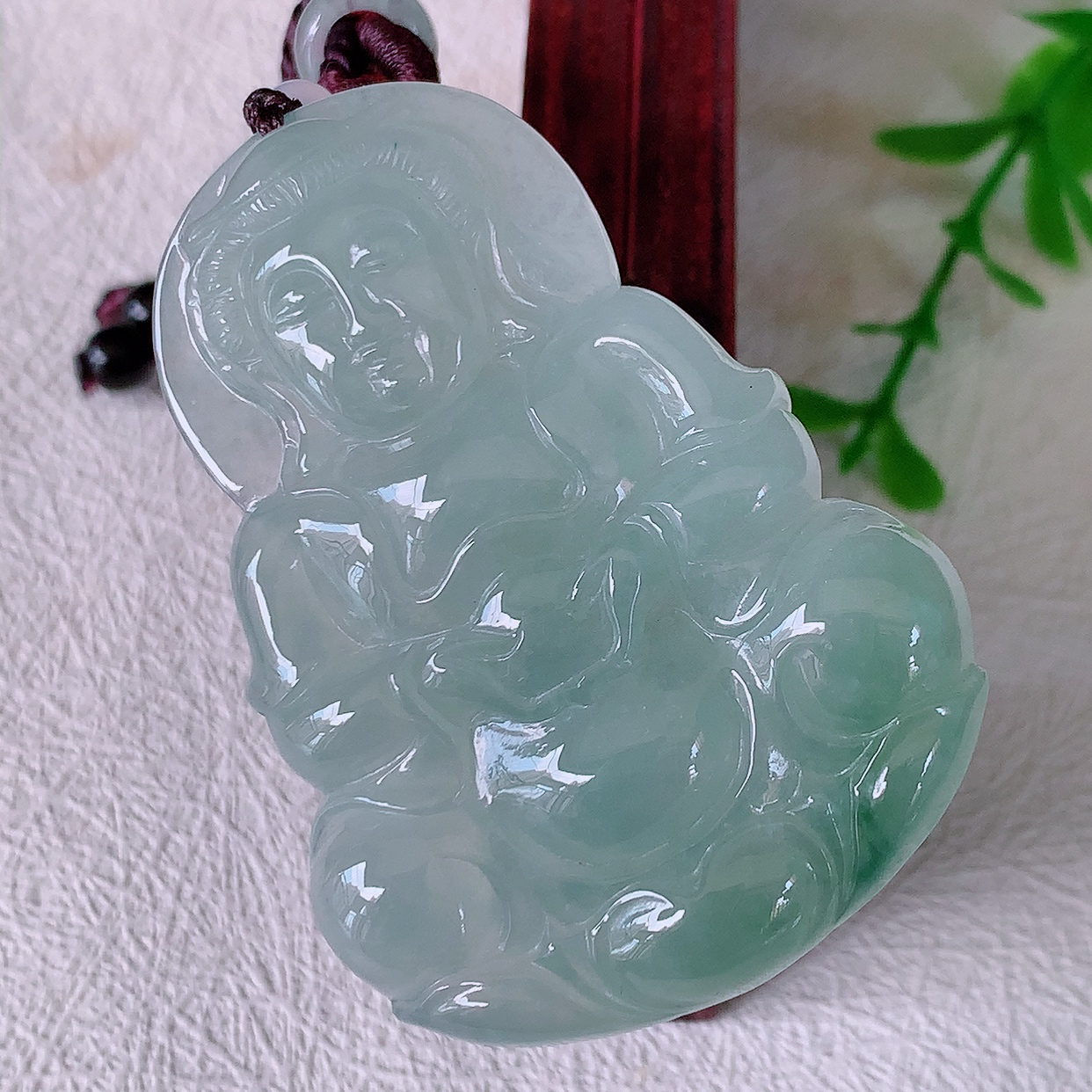 秒杀自然光实拍，冰种飘花翡翠观音菩萨吊坠，赐福正装观音，玉润通透， 慈祥端庄！#50尺寸53.2*3