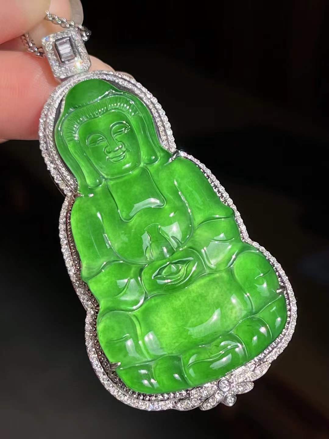 ️ 辣绿品质观音吊坠 精工雕刻 细腻水润 翠色浓郁 豪镶款 品质杠杠滴 无裂