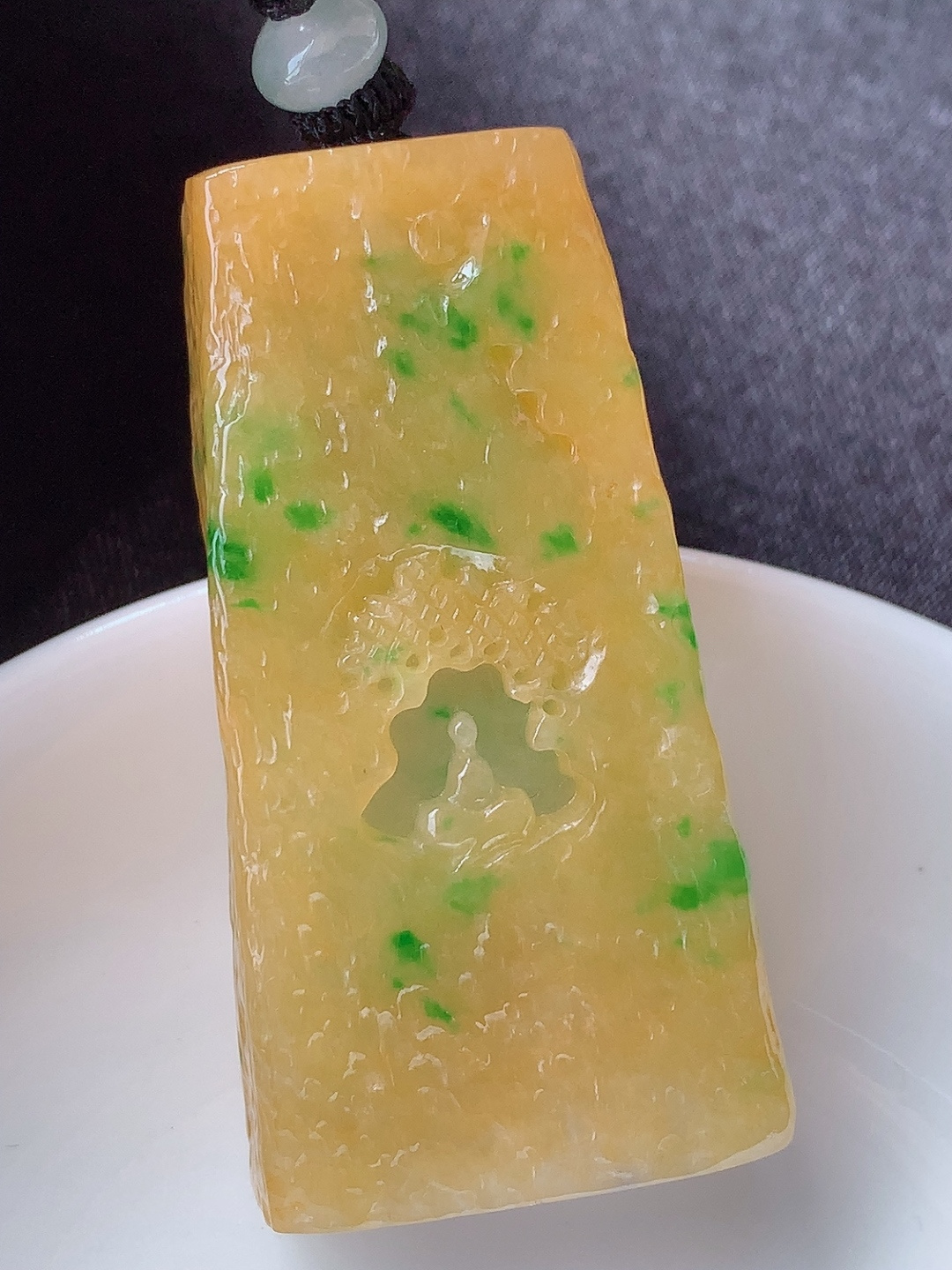 三彩悟道挂件 色泽鲜艳，花色灵动，底子细腻水润，佩戴简单大气，53.6-27.5-16.6