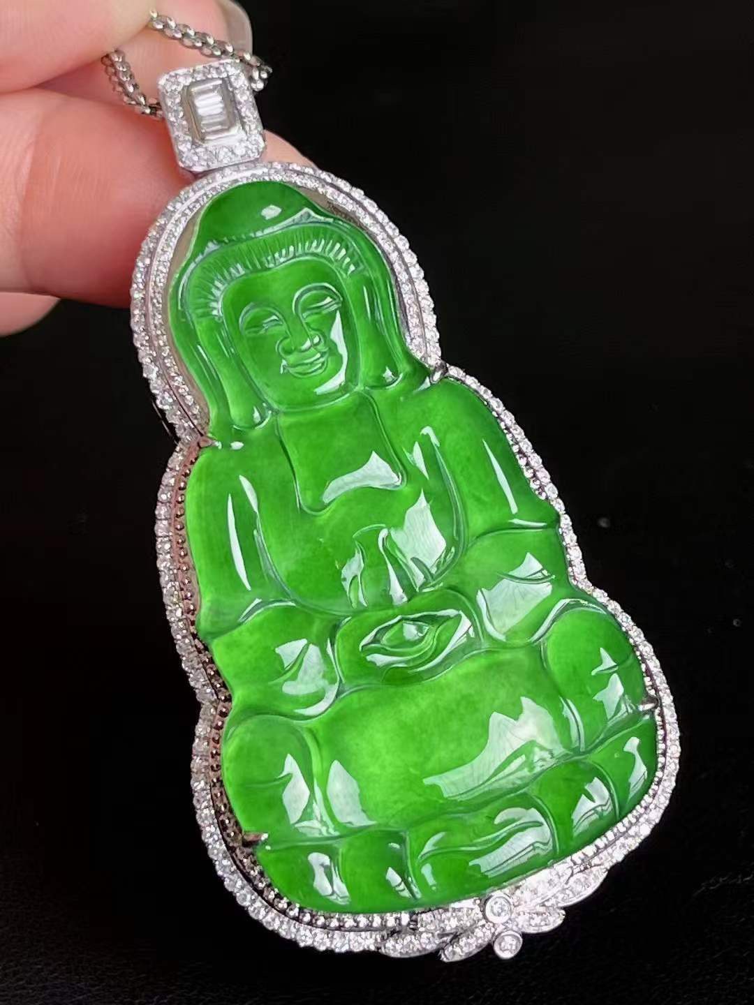 ️ 辣绿品质观音吊坠 精工雕刻 细腻水润 翠色浓郁 豪镶款 品质杠杠滴 无裂