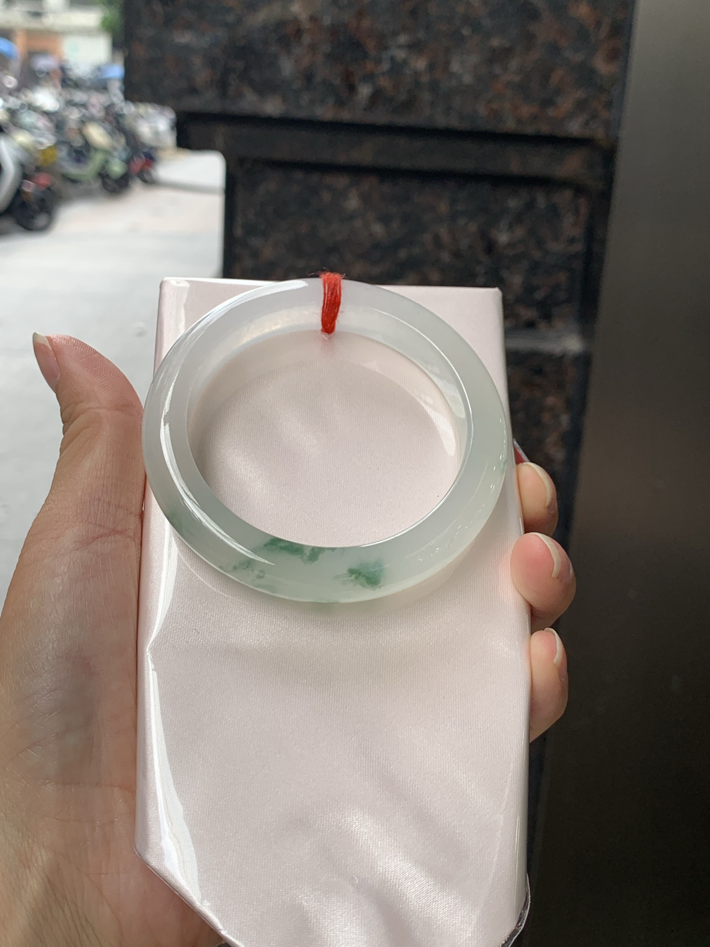 冰飘花正圈 56-11-9.2 0530-N853 打灯棉纹，底妆冰透起光，蓝绿花灵动飘逸，勾勒出一幅唯美诗意的山水意境画，古典优雅又秀气