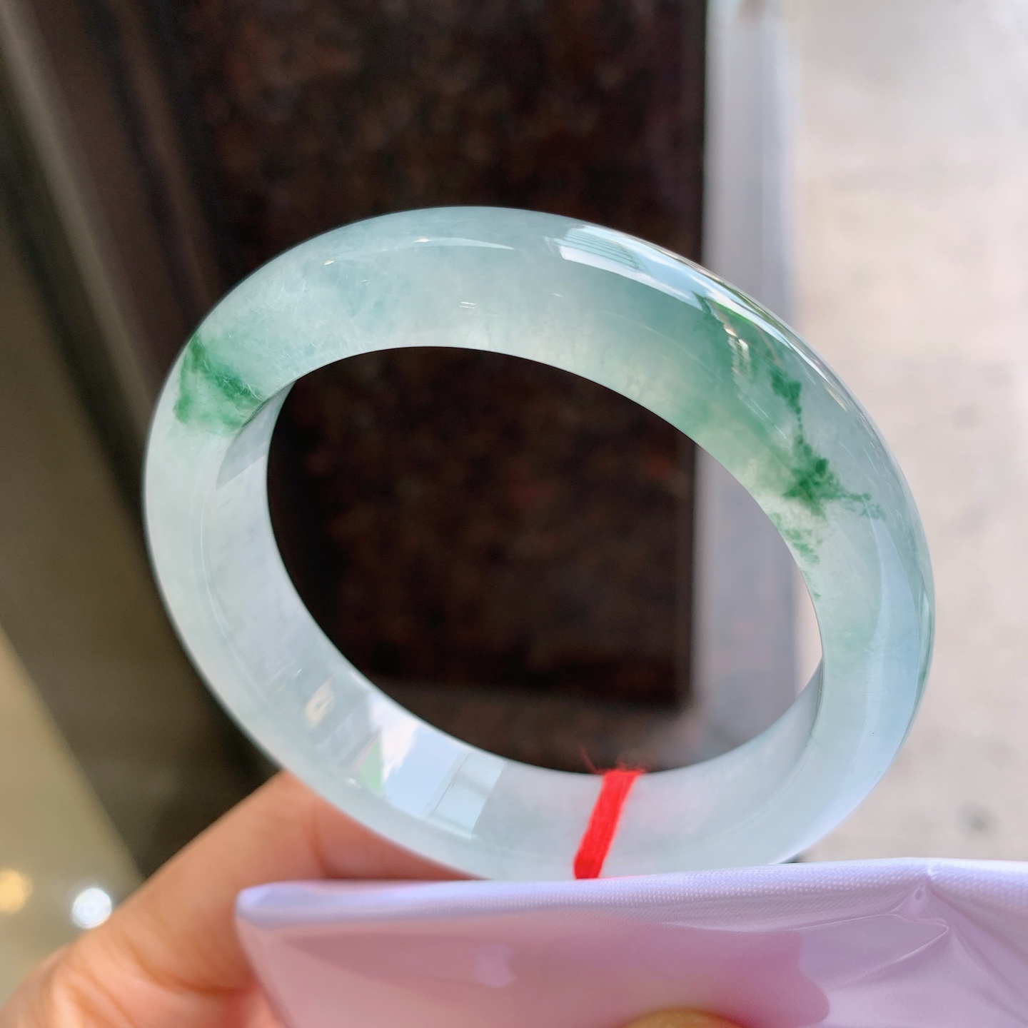 正圈冰飘花 表皮微瑕疵 尺寸：53.6/12.7/8.2 冰润
