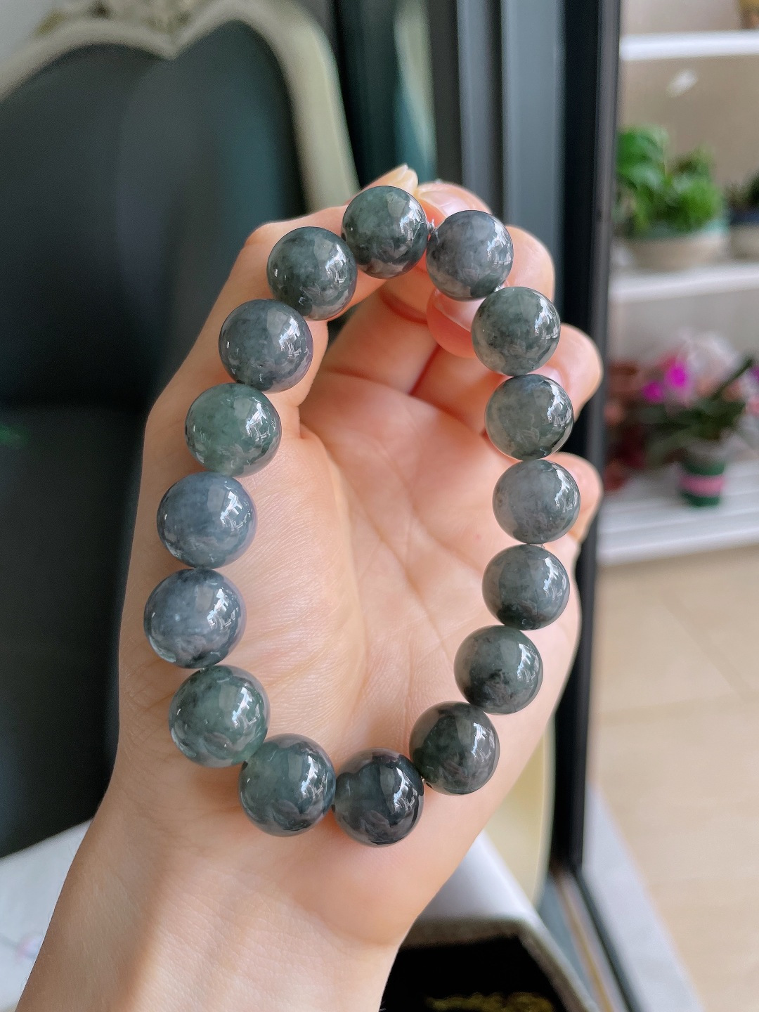 天然翡翠A货，冰乌鸡手串，尺寸：12.6mm。【编3897】