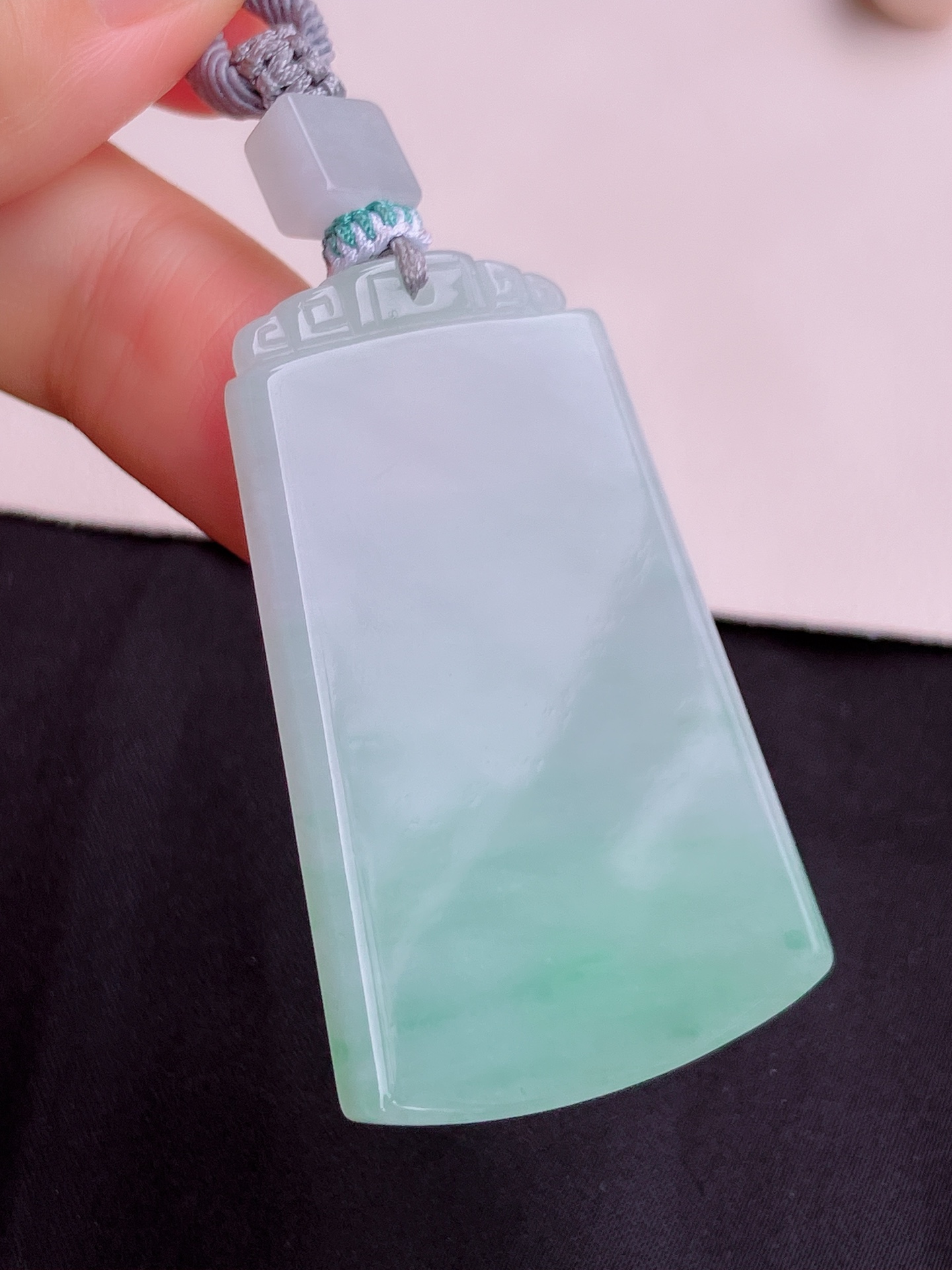 底色平安牌，细腻精致，尺寸50.8/33/5.3/自然光实拍