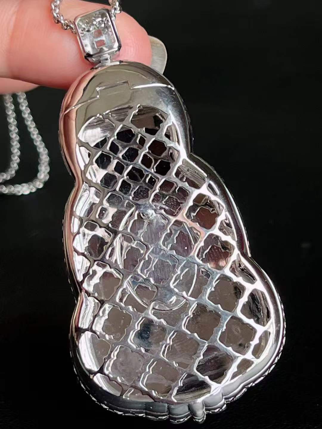 ️ 辣绿品质观音吊坠 精工雕刻 细腻水润 翠色浓郁 豪镶款 品质杠杠滴 无裂