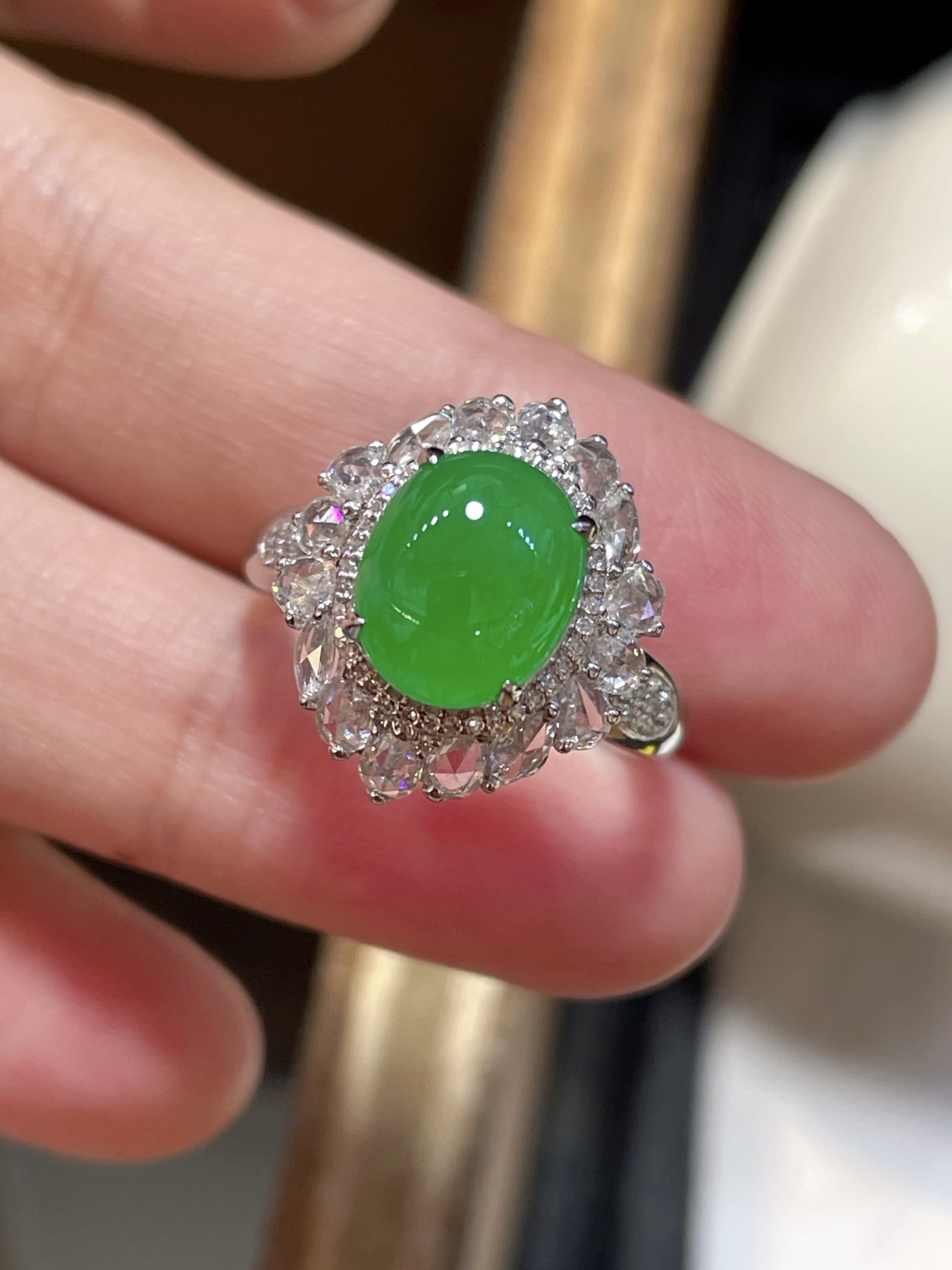 ️ 性比高 翡翠蛋面戒指，形状饱满圆润 品相特别好，满色，品相好 胶感十足，9.8-8.3-5
