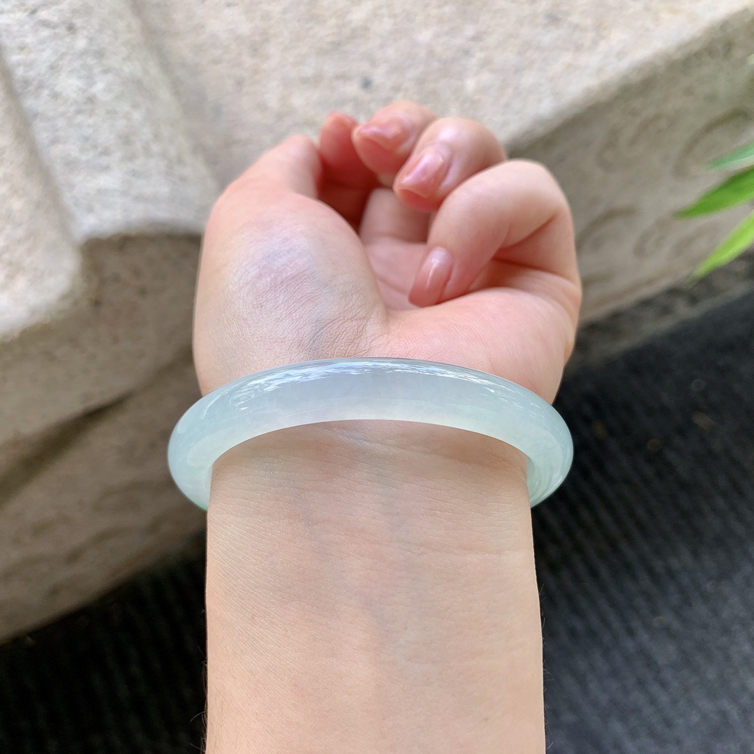 贵妃50 51，糯冰飘绿，清透，水润，种老，细腻，有絮线