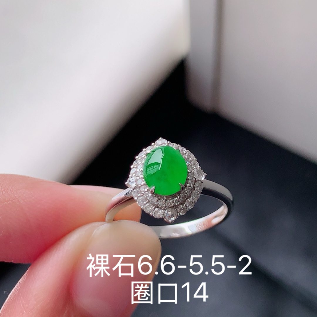 冰阳绿女戒。莹莹青翠，种老无裂水润，佩戴温婉优雅 货号114528，6.6-5.5-2