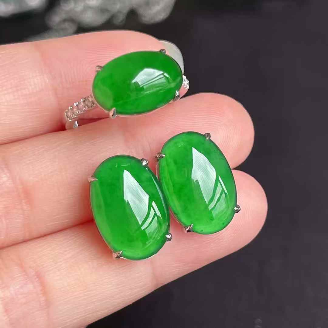 精美套装 满色辣绿蛋面戒指蛋面耳钉 品质杠杠滴 无裂，一套