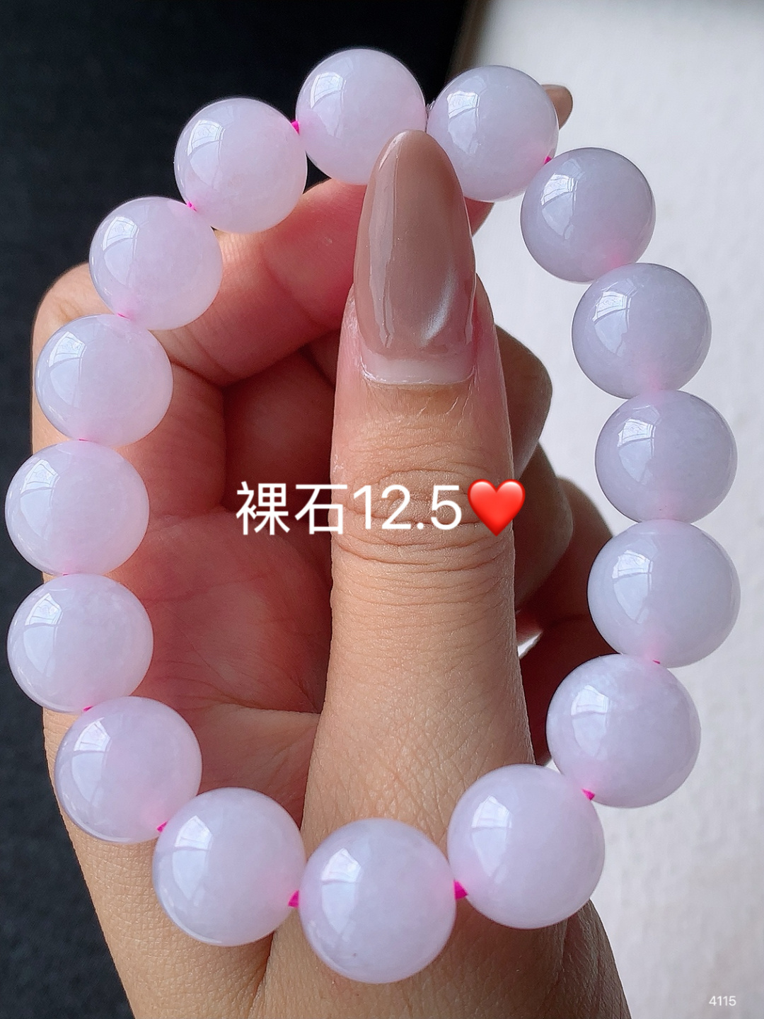 冰紫圆珠手串底子细腻水润，色泽浓郁，佩戴简单大方，12.5
