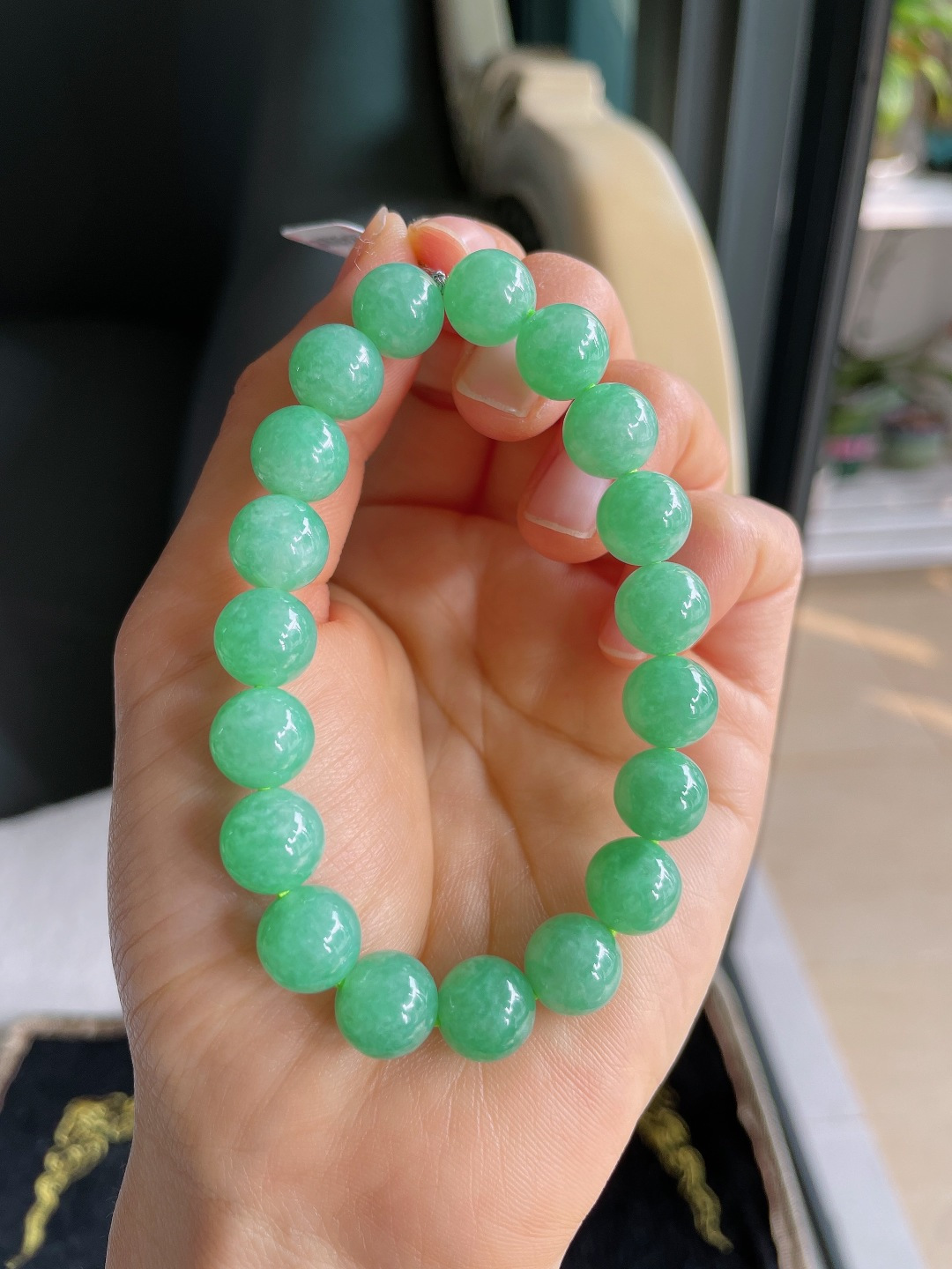 天然翡翠A货，冰满绿手串，尺寸：10mm。【编3895】