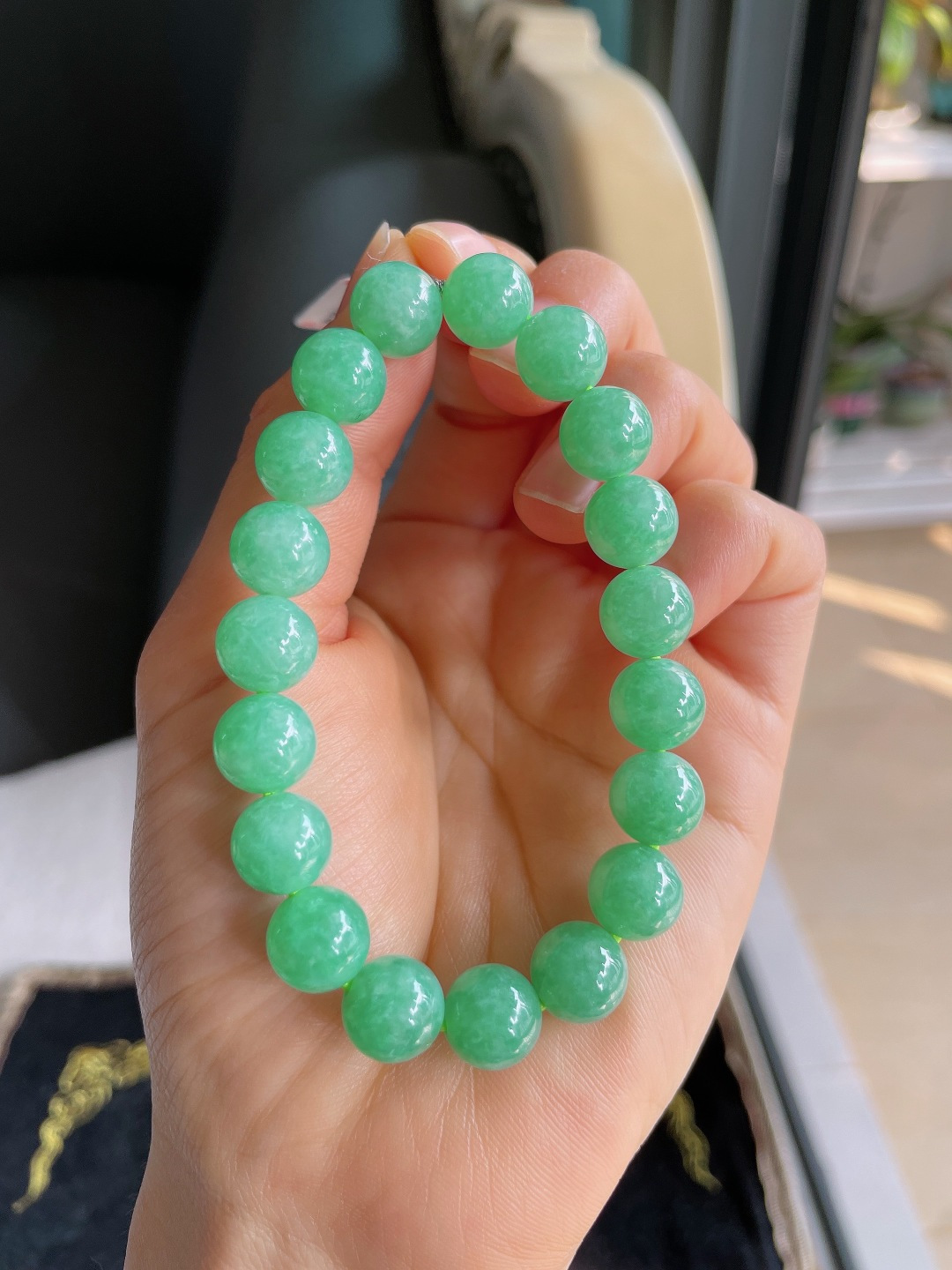 天然翡翠A货，冰满绿手串，尺寸：10mm。【编3895】